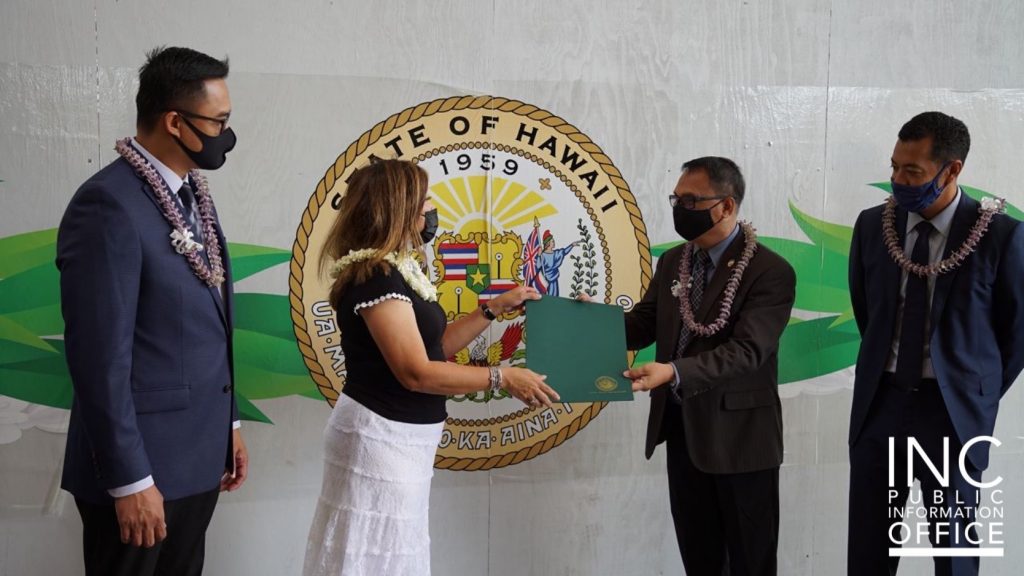 Hawaii-Pacific District Supervising Minister, Brother Noel Caritativo receives
certificate from Hawaii State Senator, Bennette E. Misalucha