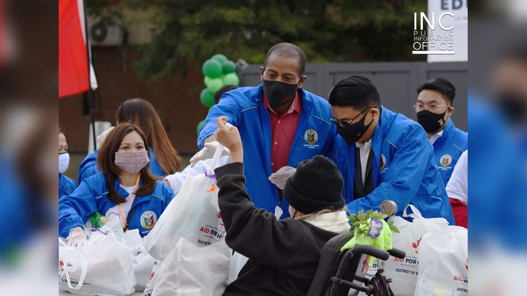 House of Commons of Canada member Greg Fergus hands donation bag to Gatineau resident in wheelchair at Iglesia Ni Cristo Aid To Humanity event.